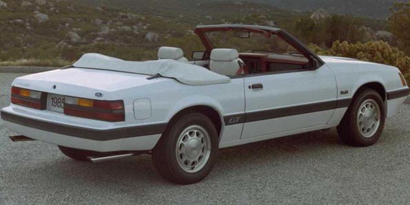 Mustang 1985 - período em que o carro ficou bem feinho