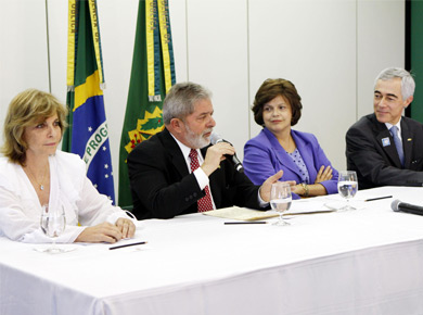 Yeda Crusius, Lula, Dilma e Jayme Ardila - Como se o presidente fosse o responsável pelo investimento da GM