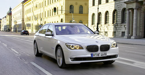 Nova série 7 da BMW deve chegar a Europa em setembro
